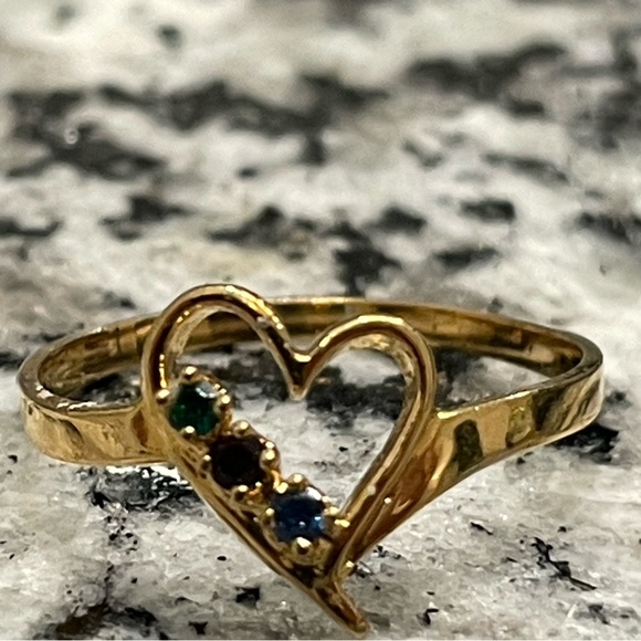 Heart Promise Ring Gold Tone Multicolor Gemstone Sample minimalist Ring Sz 6.75 - Picture 3 of 10